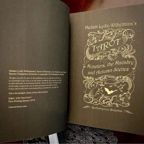 Madam Lydia Wilhelmina's Tarot of Monsters, the Macabre and Autumn Scenes - Picture 5 of 7